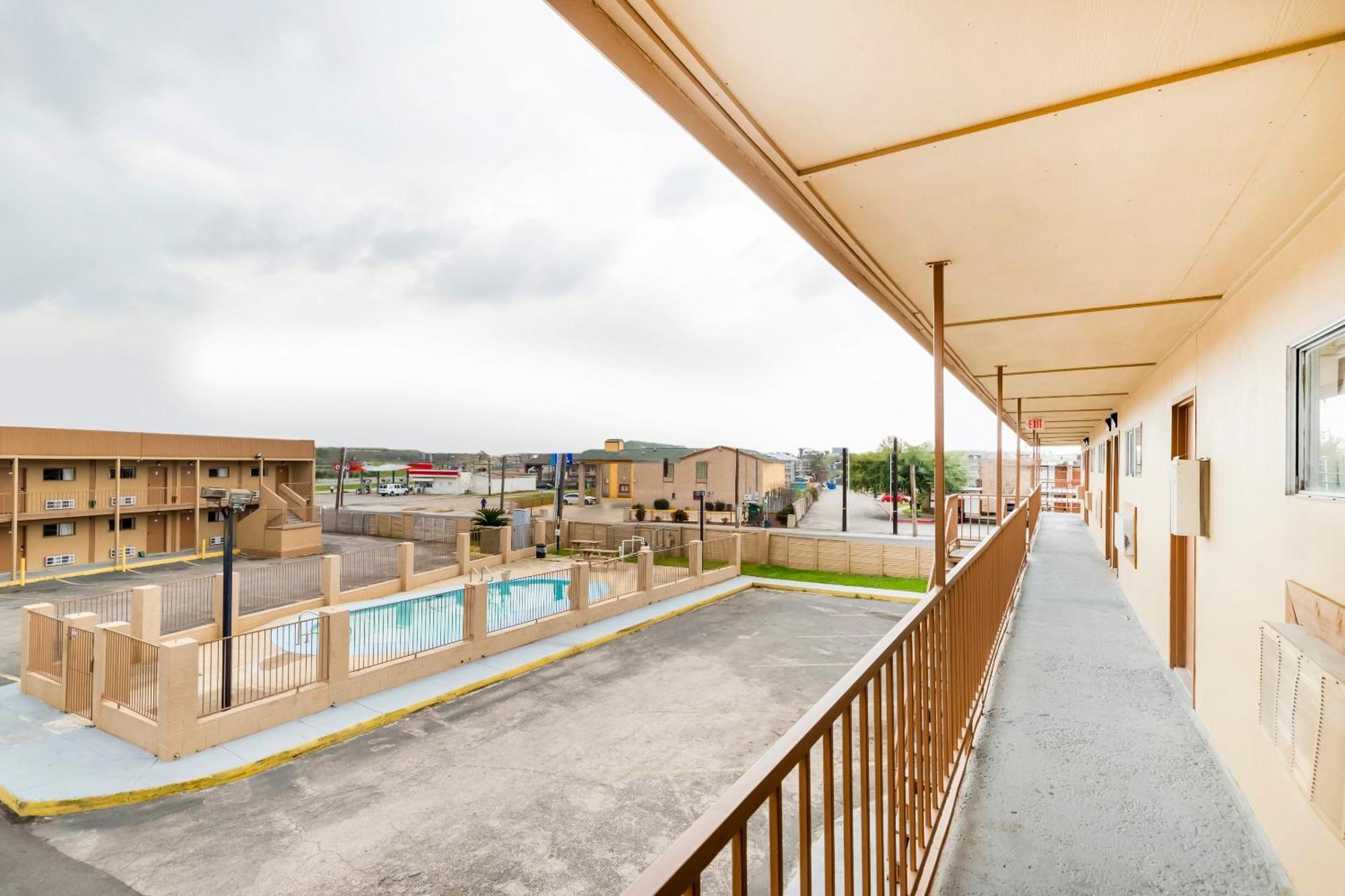 Oyo Hotel San Antonio Lackland Afb Seaworld Hwy 90 W Екстериор снимка