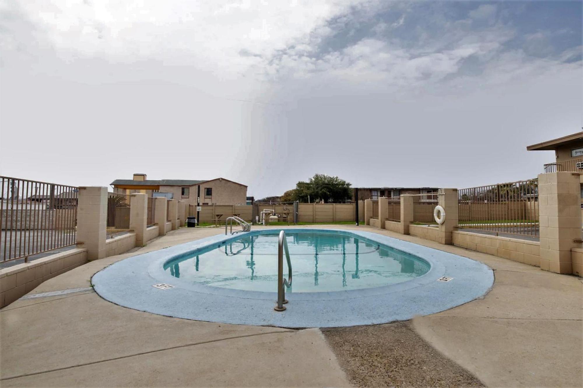 Oyo Hotel San Antonio Lackland Afb Seaworld Hwy 90 W Екстериор снимка