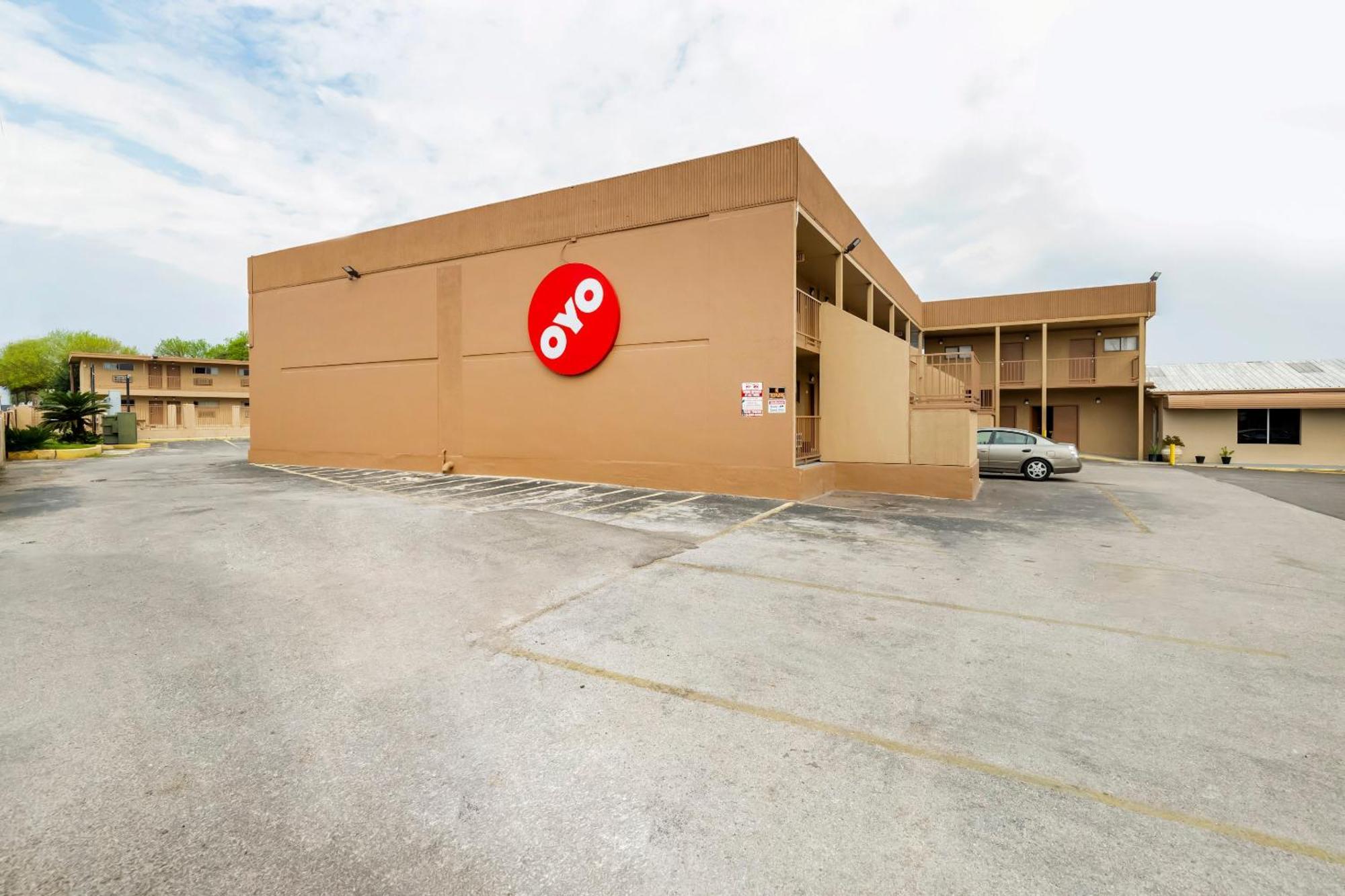 Oyo Hotel San Antonio Lackland Afb Seaworld Hwy 90 W Екстериор снимка
