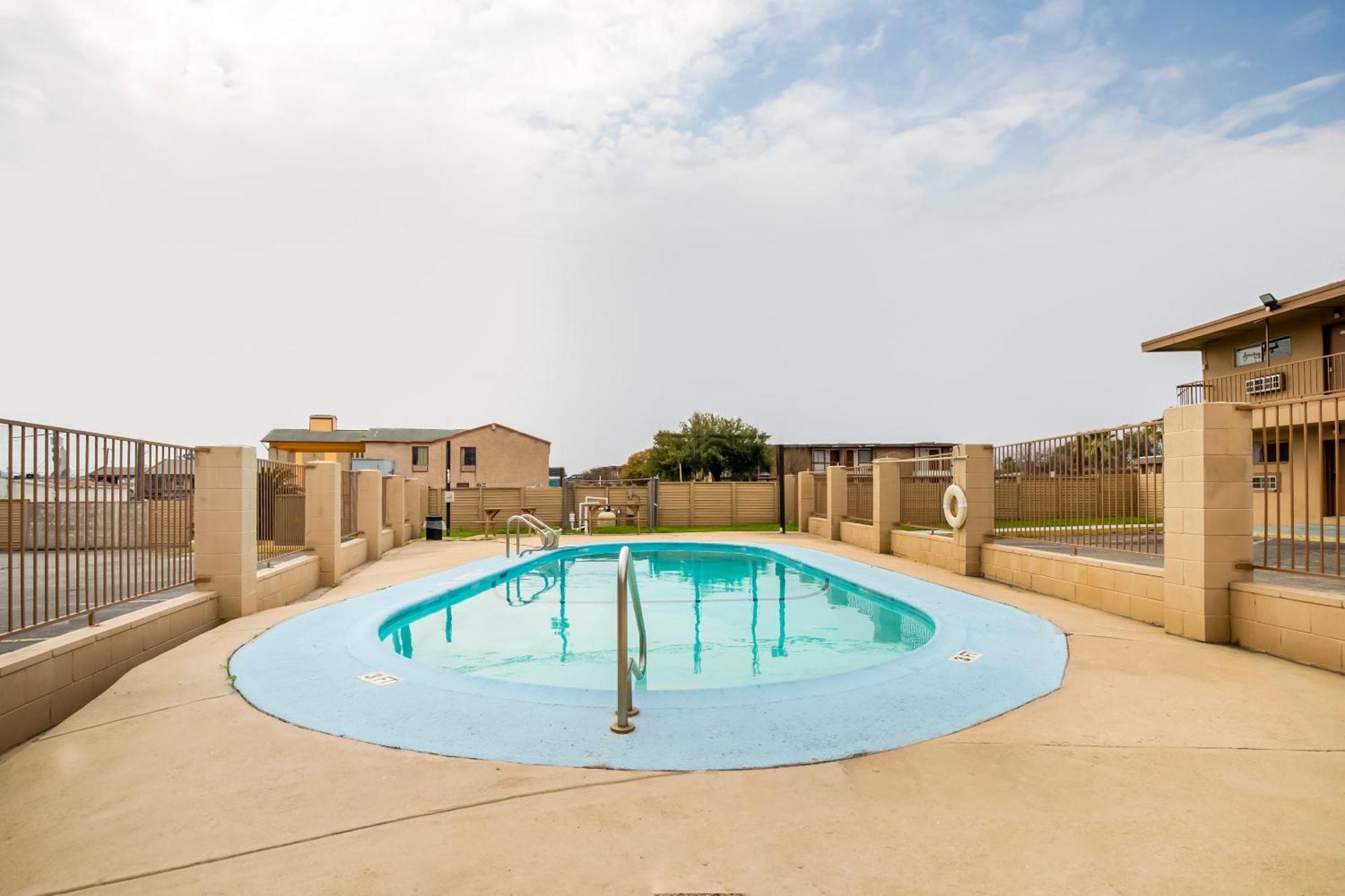Oyo Hotel San Antonio Lackland Afb Seaworld Hwy 90 W Екстериор снимка
