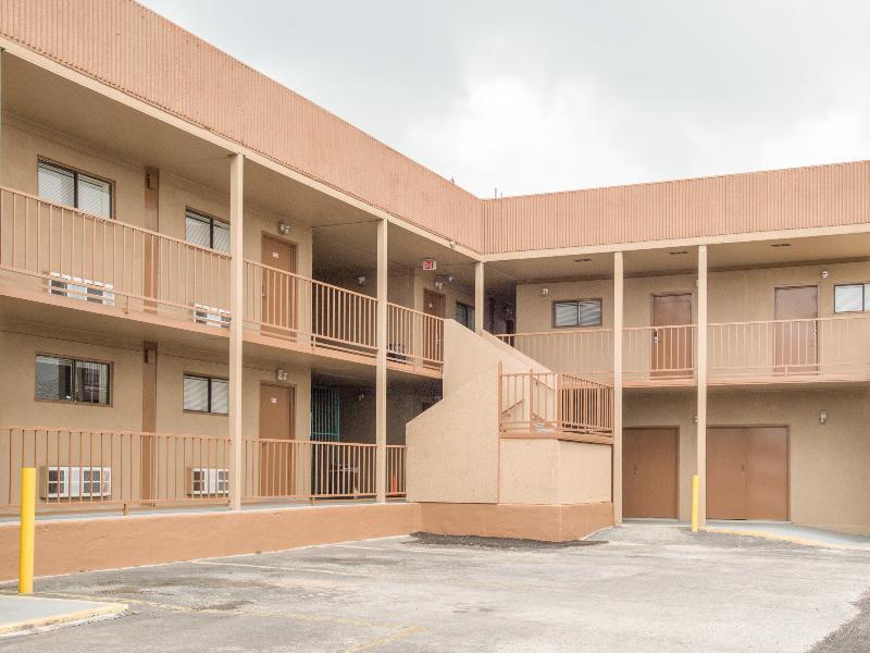 Oyo Hotel San Antonio Lackland Afb Seaworld Hwy 90 W Екстериор снимка